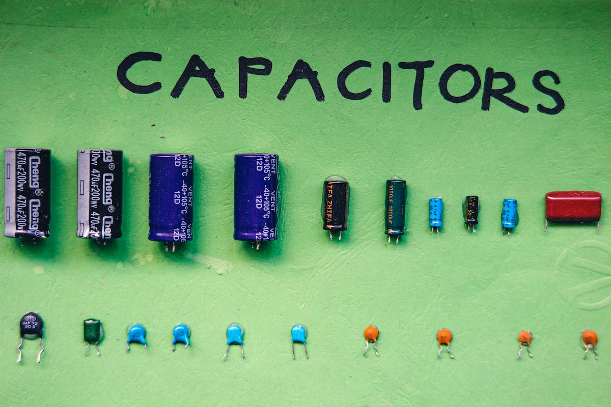 kondensatory-elektrolityczne-serce-nowoczesnej-elektroniki