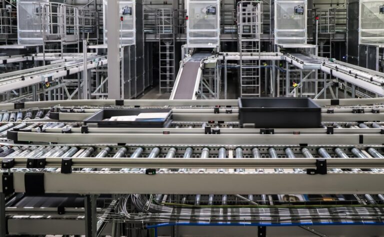 Automatyzacja procesów logistycznych – inteligentne rozwiązania magazynowe