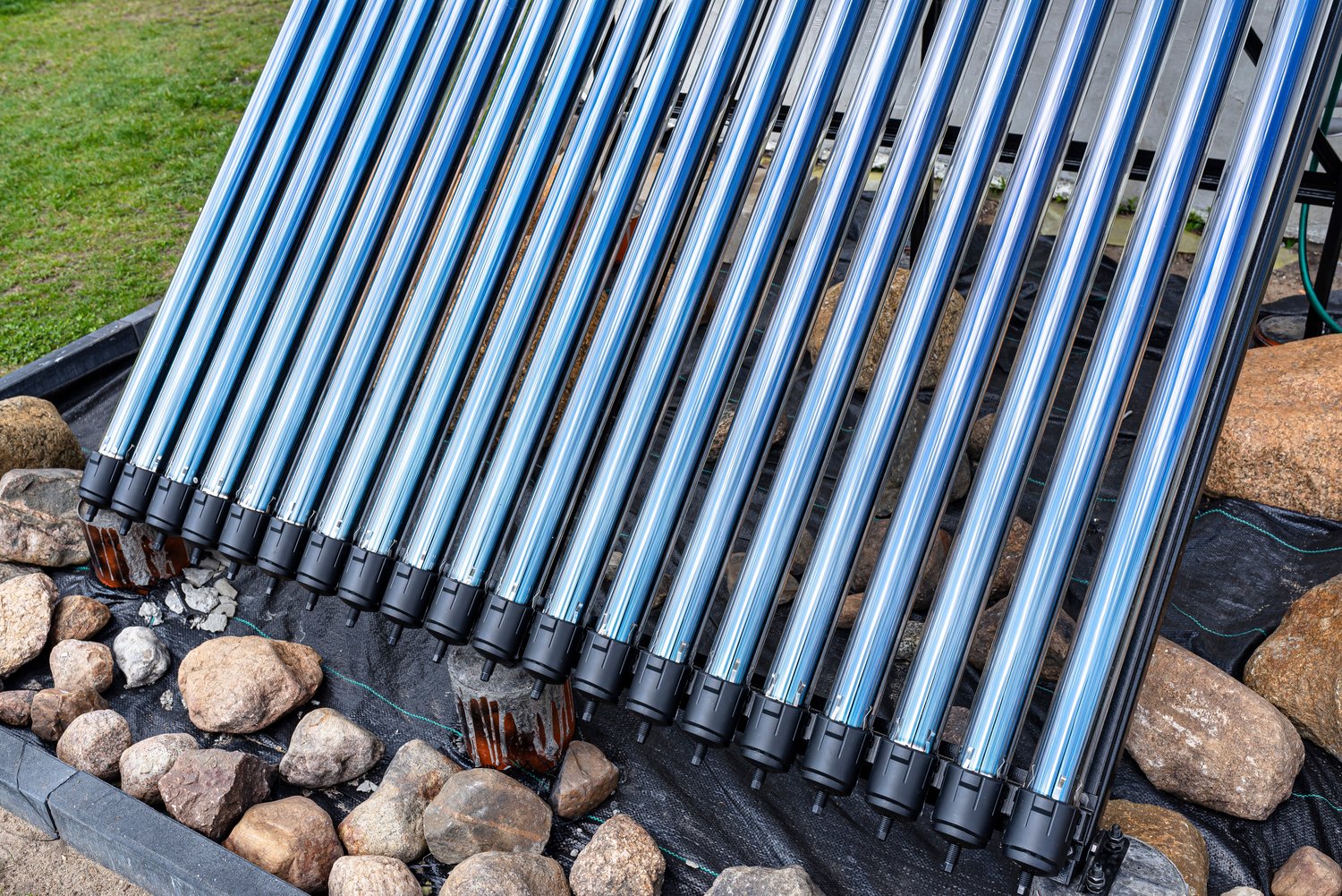Jak efektywnie wykorzystać energię słoneczną do ogrzewania wody w domu