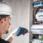 Bezpieczna instalacja elektryczna – najważniejsze zasady i przepisy