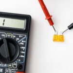 Jak wybrać najlepsze urządzenia pomiarowe do prac elektryczno-hydraulicznych
