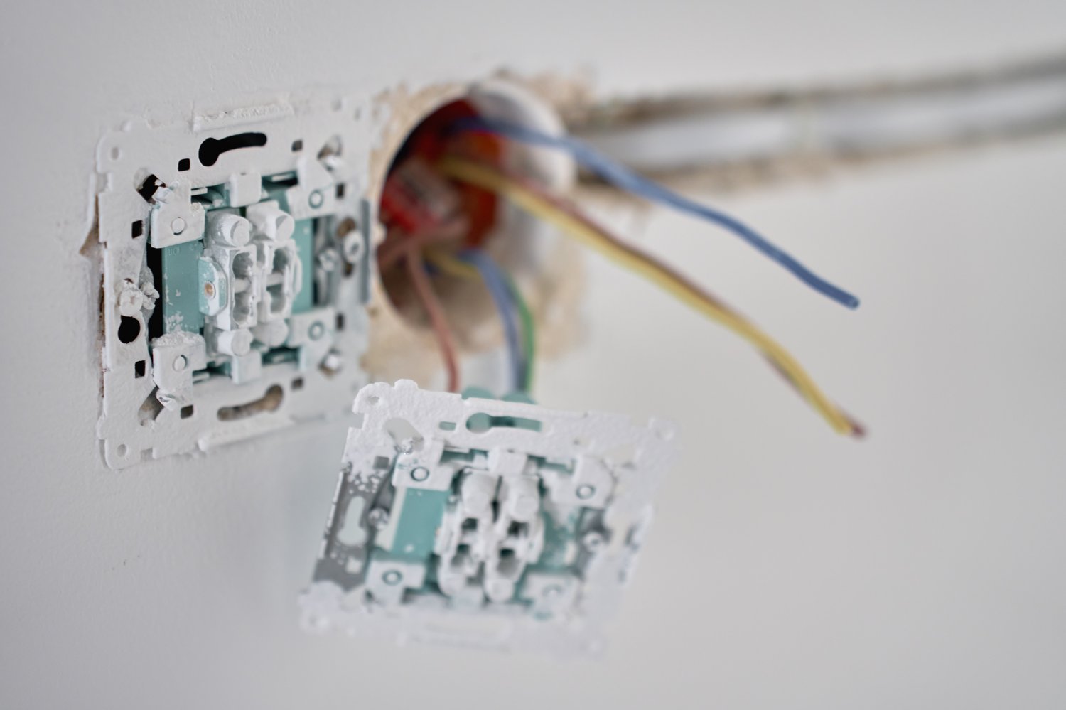 Techniki wykonywania instalacji elektrycznych – krok po kroku