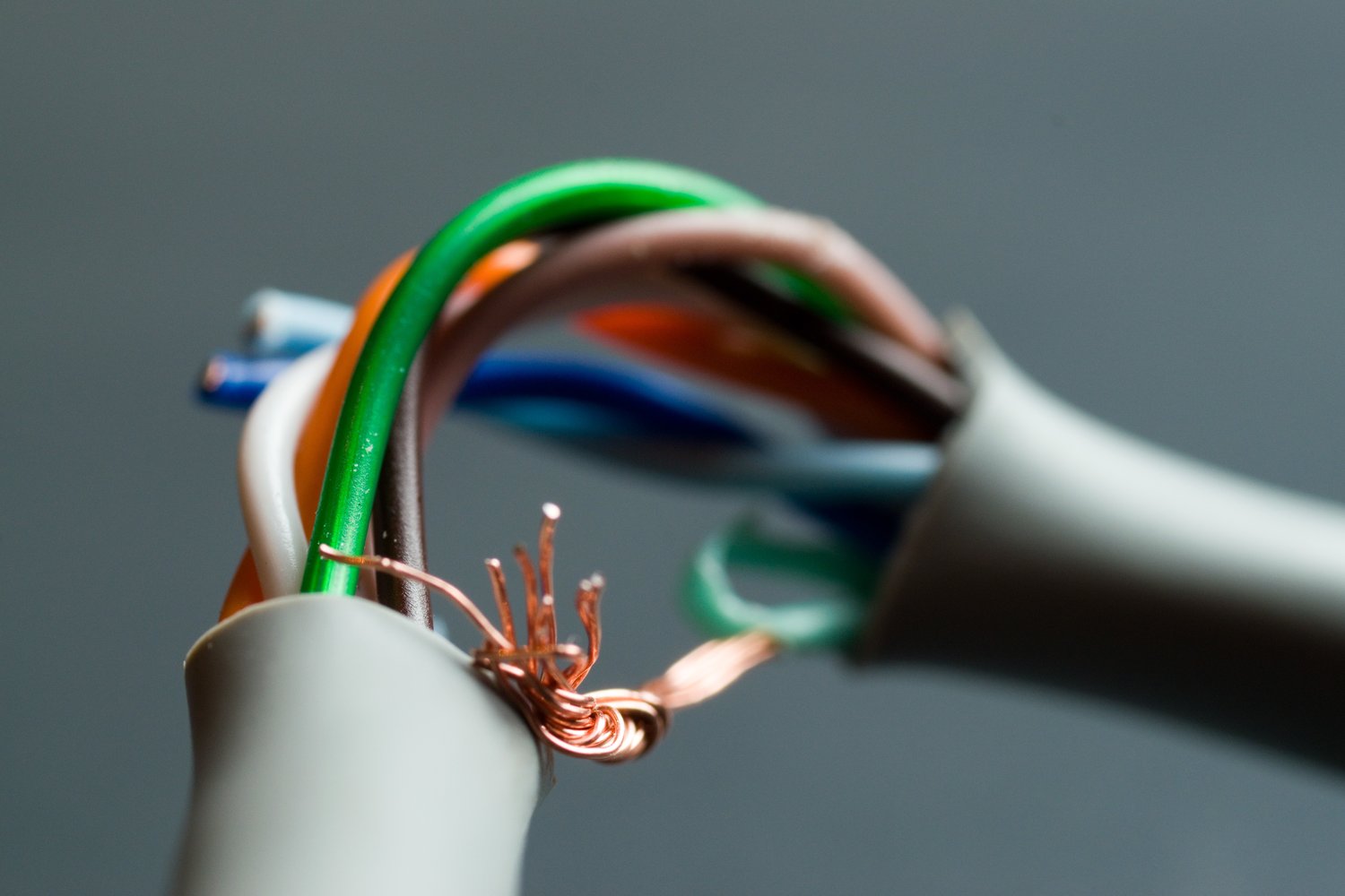 Jak wybrać odpowiednie kable i przewody do instalacji elektrycznej