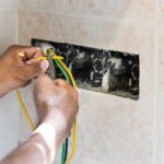 Jak zamontować gniazdko elektryczne – przewodnik dla majsterkowiczów