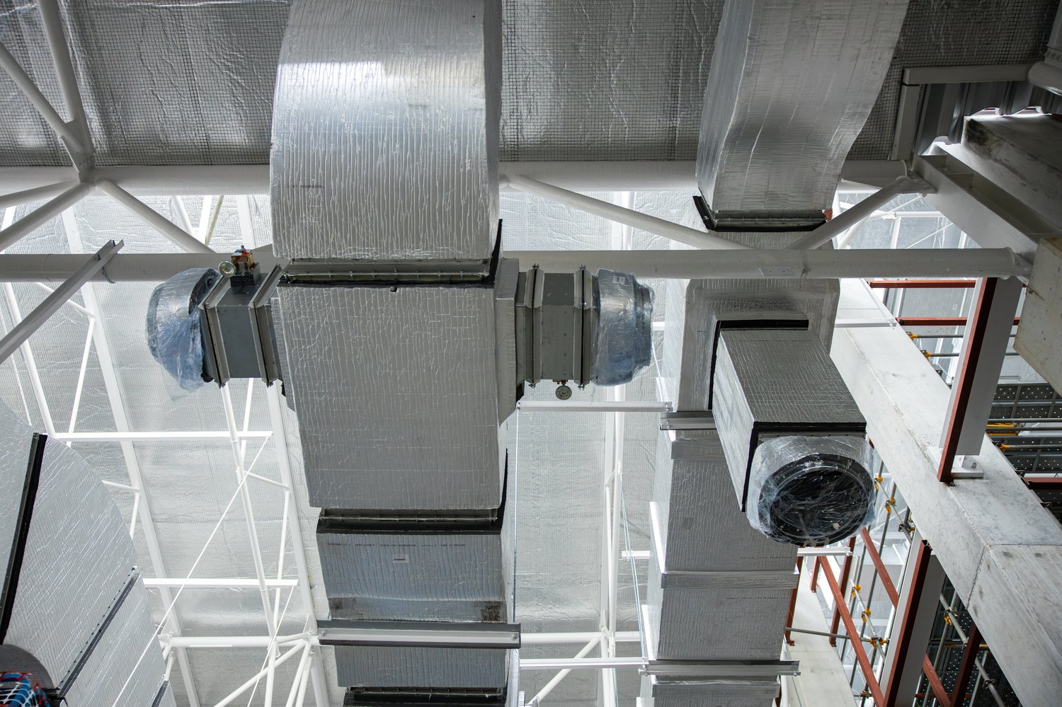 Czym się różni rekuperator od zwykłej wentylacji mechanicznej?