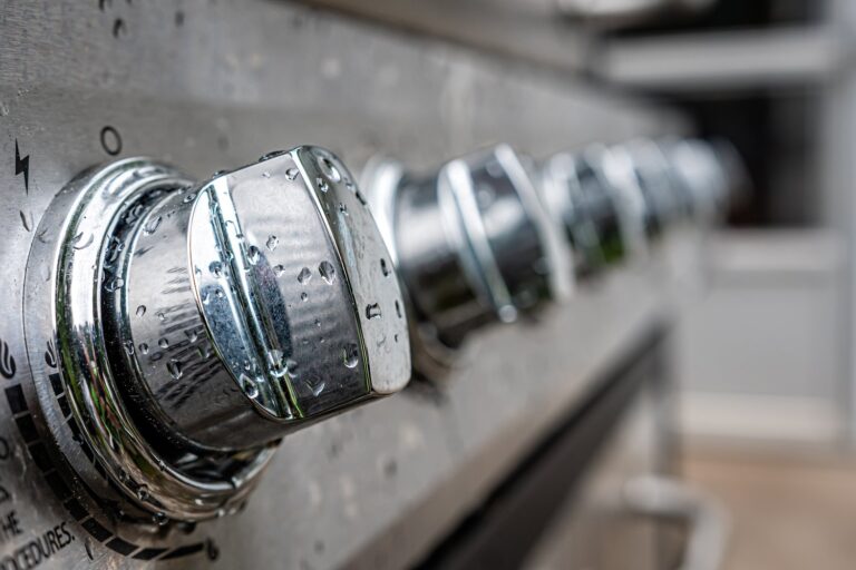 Do czego służy zawór odpowietrzający automatyczny?