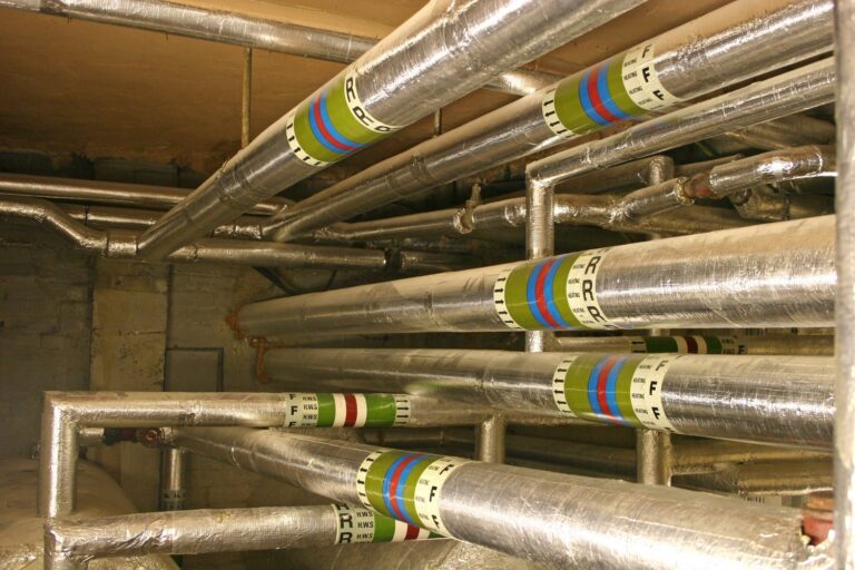 Efektywna izolacja instalacji hydraulicznych i chłodniczych
