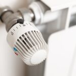 Jak dobrać odpowiednią moc grzejnika do łazienki?