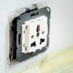 Jak samodzielnie wymienić gniazdko elektryczne?
