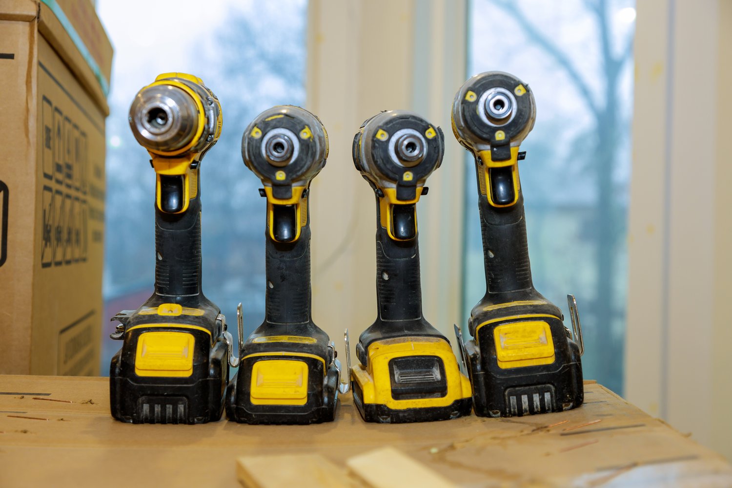 Jak wybrać i używać narzędzia elektryczne i hydrauliczne w profesjonalnych instalacjach