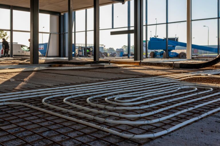 Praktyczny przewodnik po instalacjach hydraulicznych i ogrzewaniu podłogowym