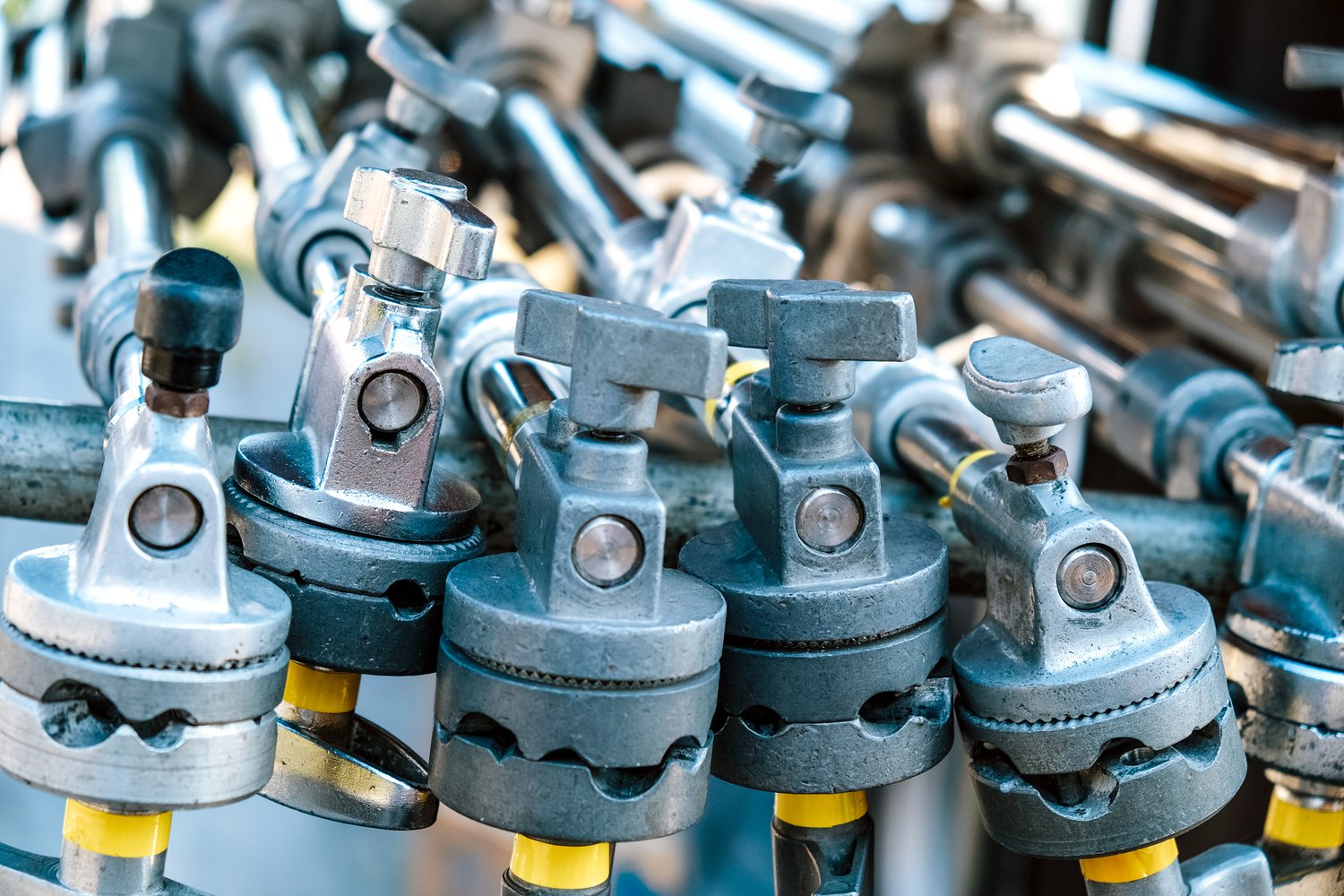 Co to jest sprzęgło hydrauliczne i gdzie znajduje zastosowanie w budynku?