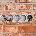 Co to jest tuleja kablowa i jak ją stosować przy przejściach przez ściany?