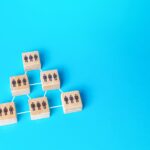 Czym się różni złączka zaciskowa od lutowanej? Porównanie metod łączenia przewodów