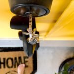 Jak prawidłowo zamontować uchwyt na rower w garażu?