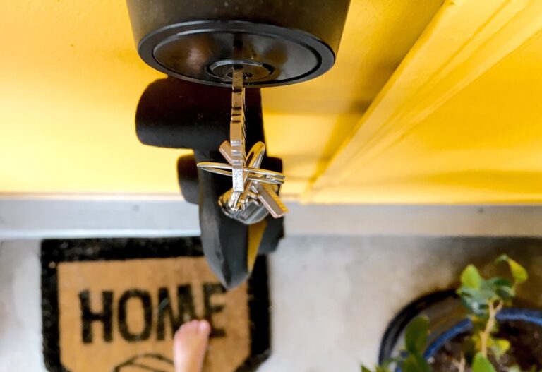 Jak prawidłowo zamontować uchwyt na rower w garażu?