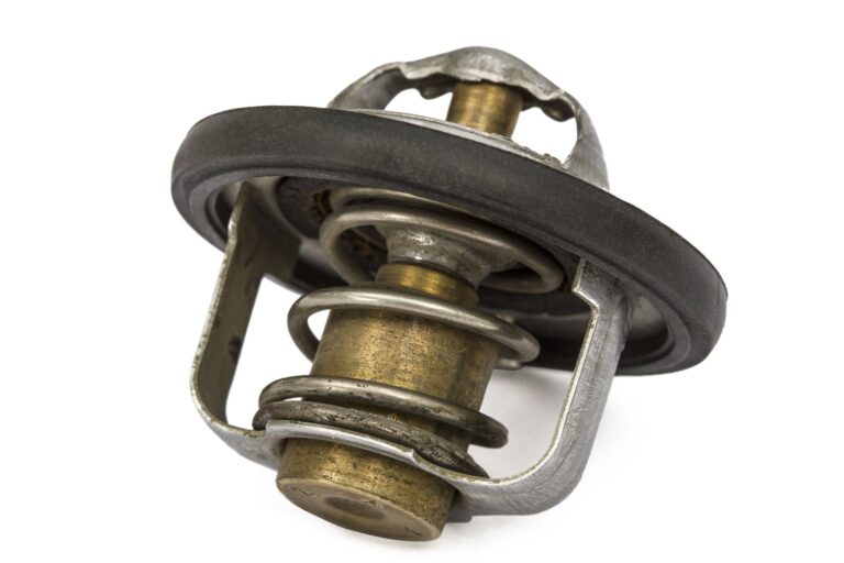 Jak wymienić termostat w samochodzie? Poradnik dla początkujących kierowców