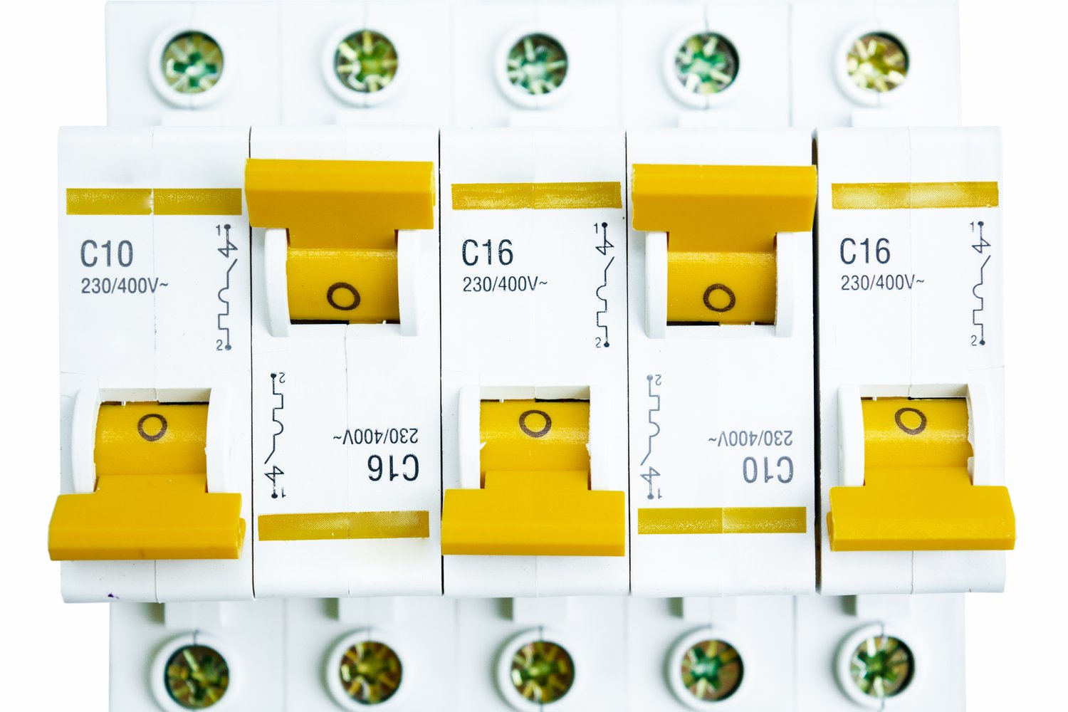 Jak wybrać odpowiedni bezpiecznik B16 dla instalacji elektrycznej