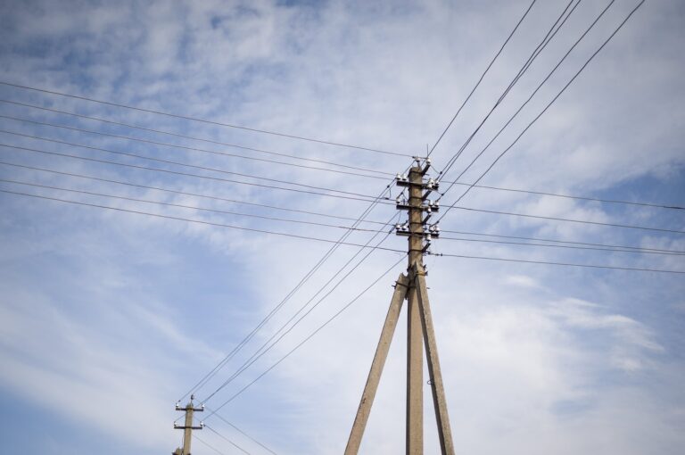 Jak wybrać odpowiednią żerdź energetyczną dla instalacji elektrycznej