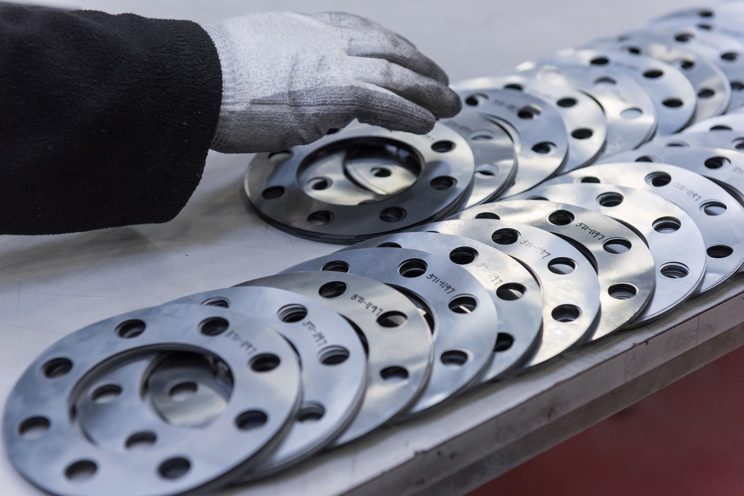 Jak wybrać odpowiednie kołnierze zaślepiające do instalacji przemysłowych