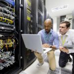 Jak wybrać odpowiednie narzędzia IT do zarządzania infrastrukturą w hurtowni