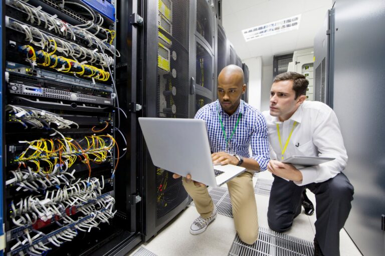 Jak wybrać odpowiednie narzędzia IT do zarządzania infrastrukturą w hurtowni