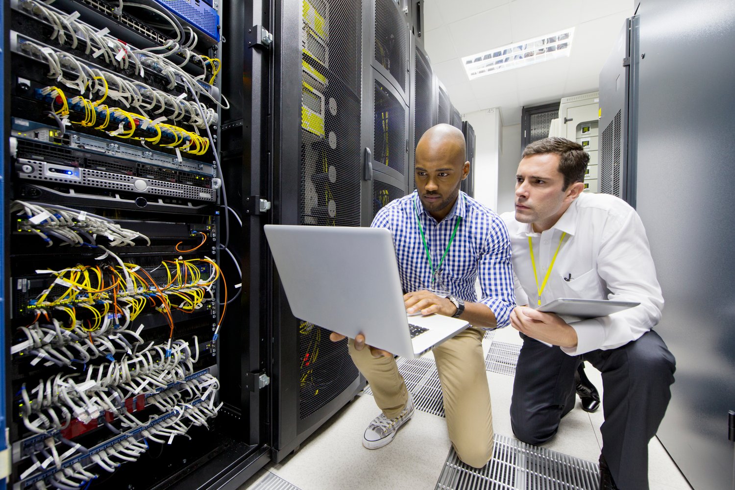 Jak wybrać odpowiednie narzędzia IT do zarządzania infrastrukturą w hurtowni