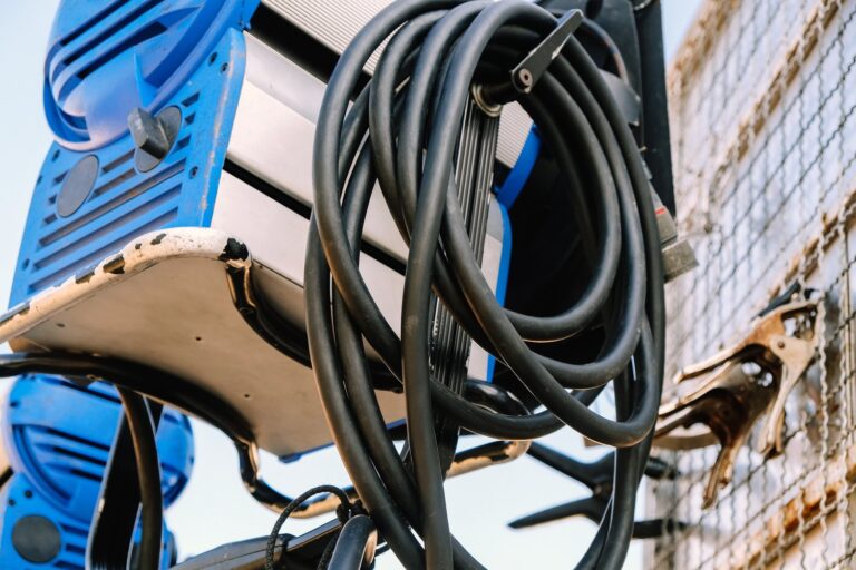 Ile metrów kabla potrzeba do instalacji domofonu przy furtce?