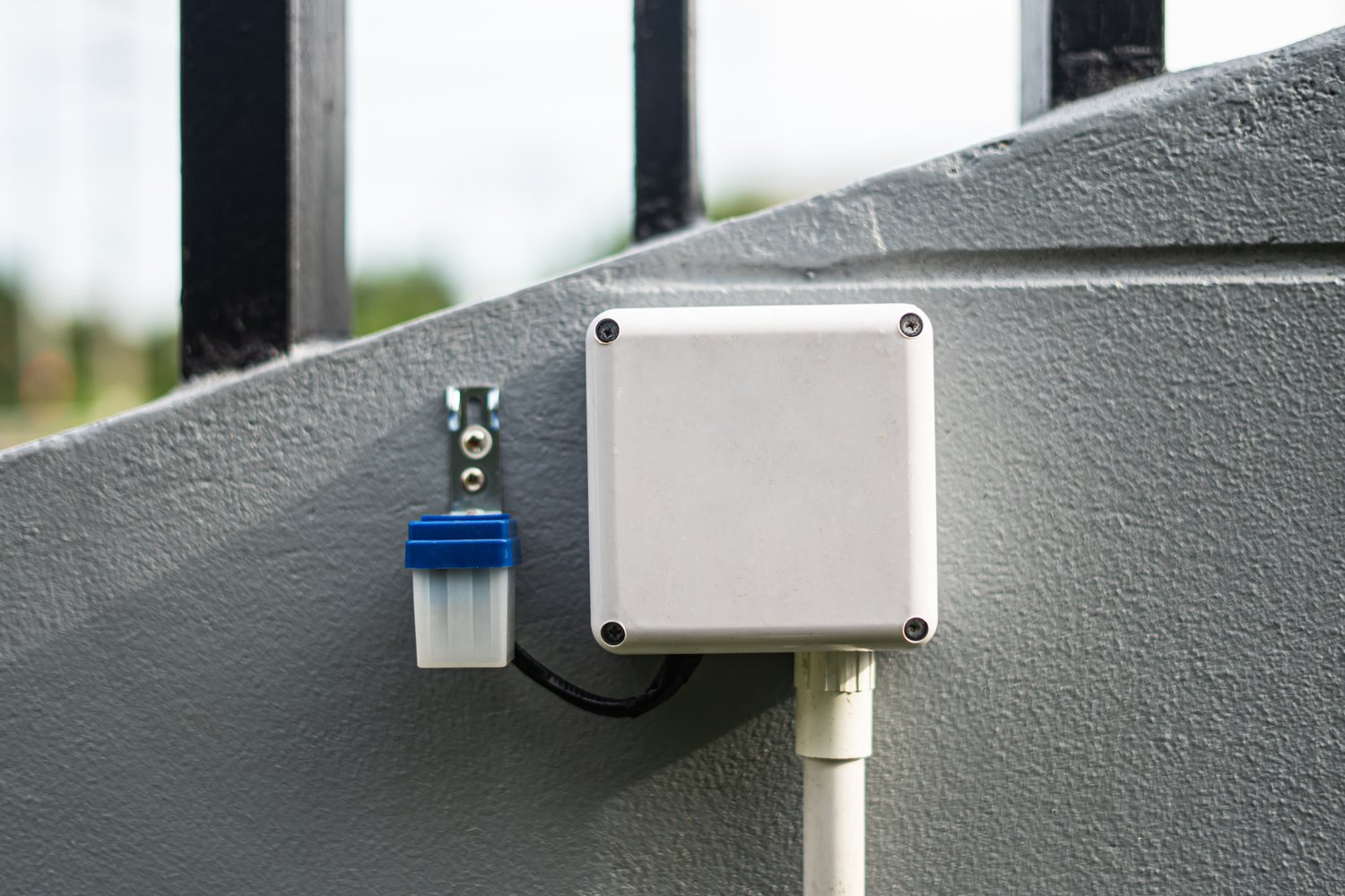 Jak prawidłowo zamontować czujnik zalania w kotłowni domowej?