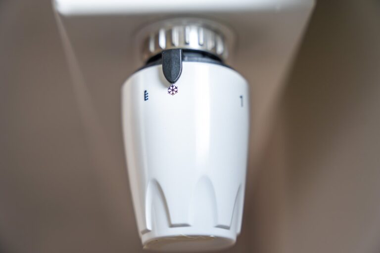 Jak wybrać odpowiedni bufor ciepła do systemu grzewczego w domu