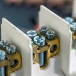 Jak wybrać odpowiedni stycznik 1 fazowy do instalacji elektrycznej