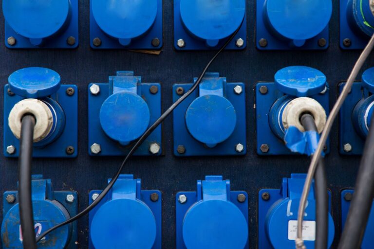 Jak wybrać odpowiednią grubość kabla do gniazdka 16A?