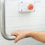 Jak wymienić membranę w zaworze spłukującym do pisuaru?