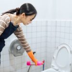 Jak wymienić pierścień uszczelniający w spłuczce kompaktowej?