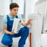 Spawany czy gwintowany? Przegląd sposobów montażu grzejników stalowych