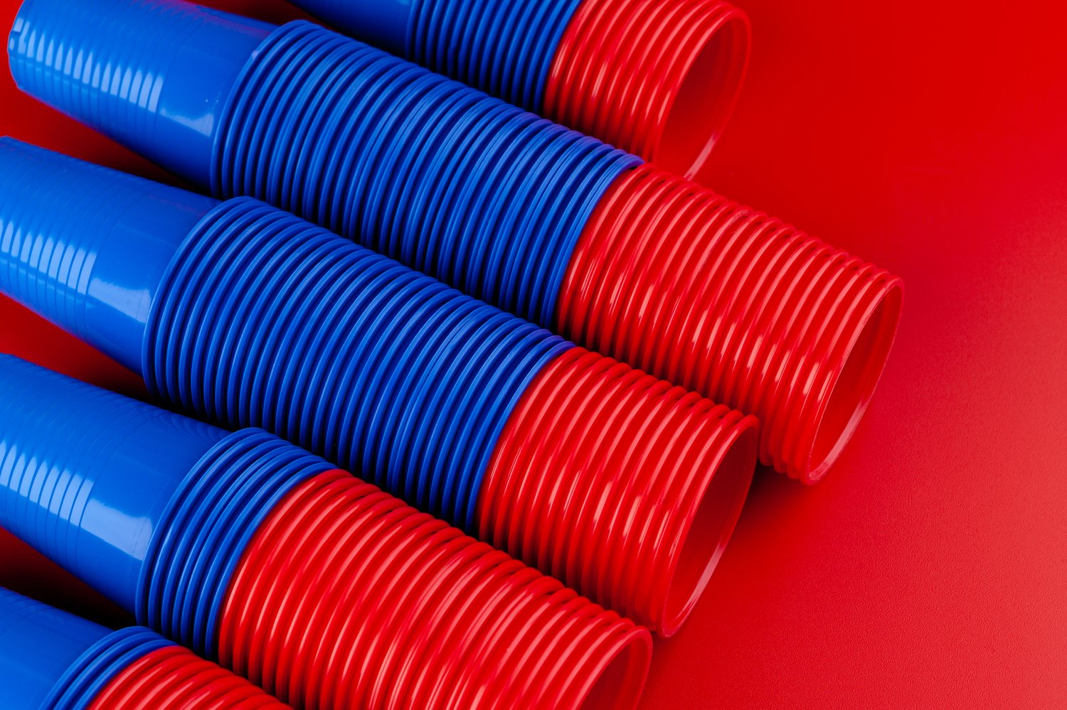 Czym różni się rura kanalizacyjna od rury deszczowej w kolorze?